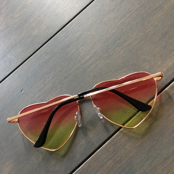 Gradient Heart Shape Sunglasses - Picture 7 of 7